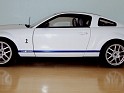 1:18 Auto Art Shelby GT 500 Concept 2005 White W/Blue Stripes. Subida por indexqwest